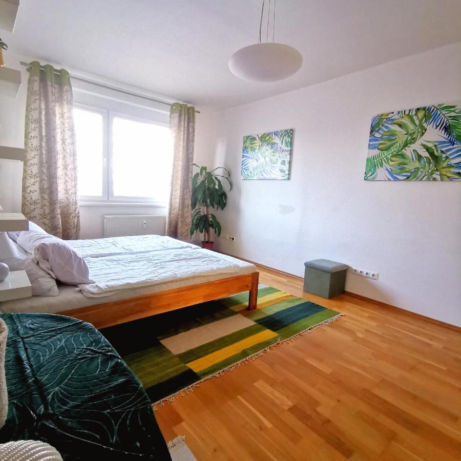 Cozyhome Retro Apartment Bratislava Exterior photo