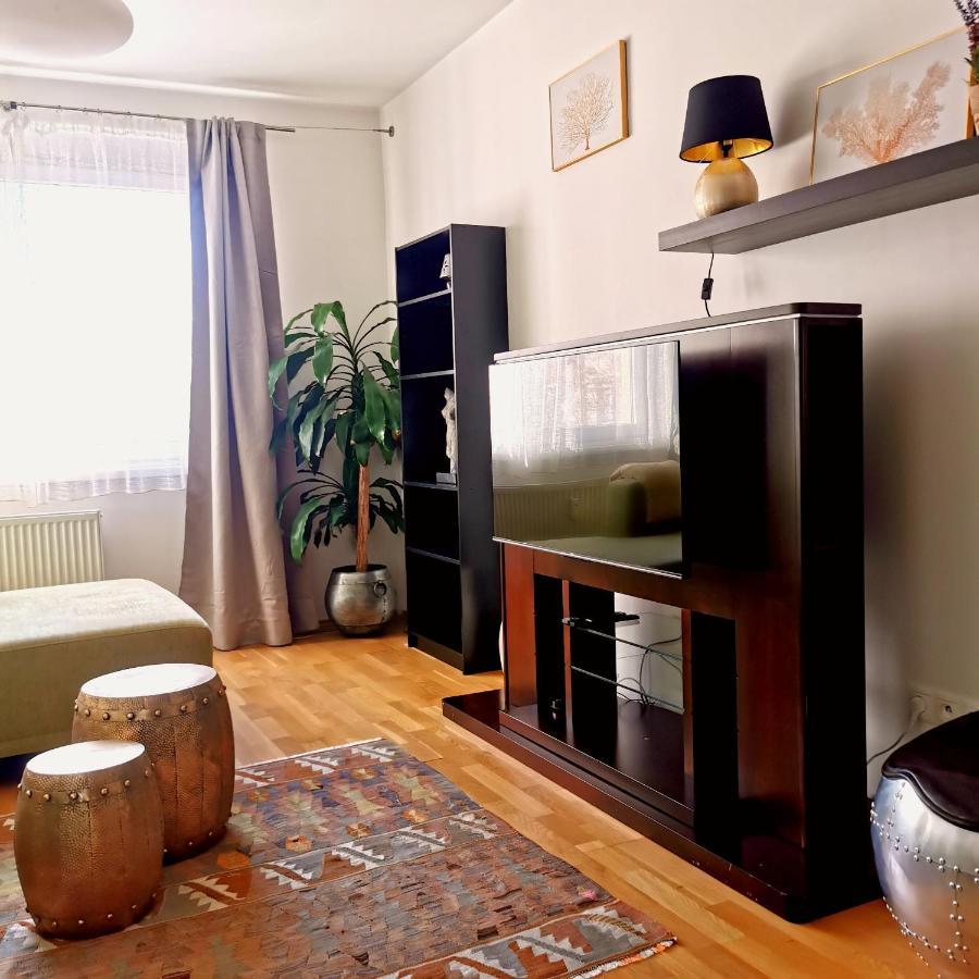 Cozyhome Retro Apartment Bratislava Exterior photo
